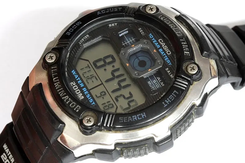 Casio world time illuminator 200m deals