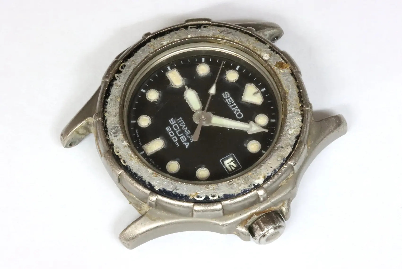 Seiko 7N35 6110 titanium diver s with rusty movement