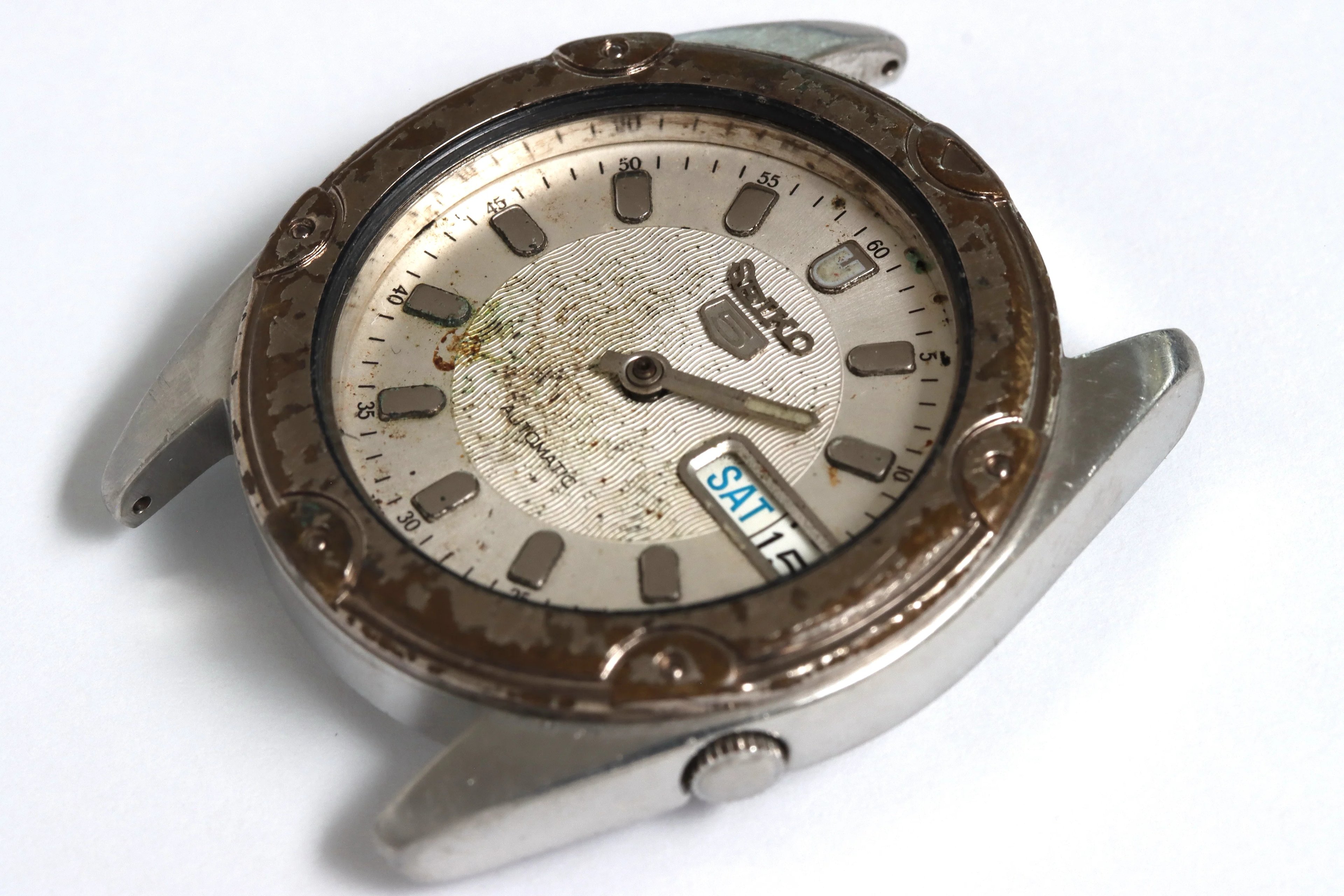 Seiko 7S26 automatic men's watch in poor condition